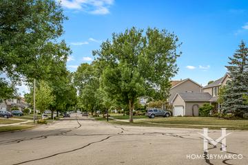 Westglen subdivision in Naperville, IL