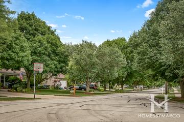 Westglen subdivision in Naperville, IL
