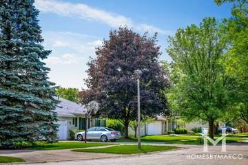 Brook Crossing subdivision in Naperville, IL