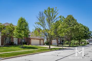Greenway Knolls subdivision in Naperville, IL