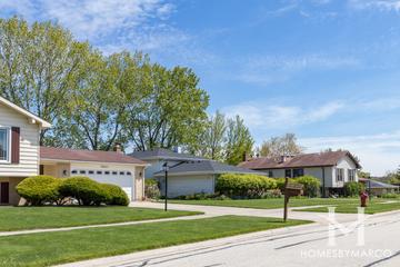 Hobson Creek subdivision in Naperville, IL