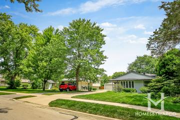 Laird Woods subdivision in Naperville, IL