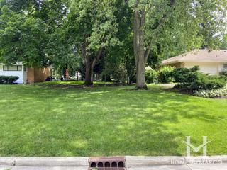 Lawn Meadow subdivision in Naperville, IL