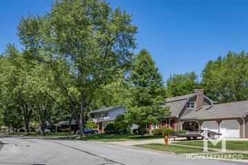 Maplebrook subdivision in Naperville, IL