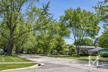 Maplebrook subdivision in Naperville, IL
