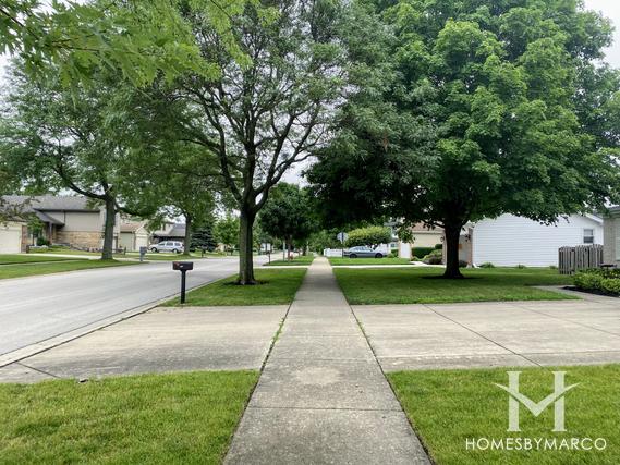 Photos of Kingsport Village subdivision in Wheeling, IL