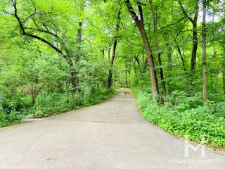 Walnut Woods subdivision in Naperville, IL