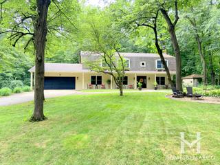 Walnut Woods subdivision in Naperville, IL