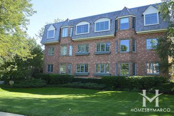 Laurel Place building in Lake Forest, IL