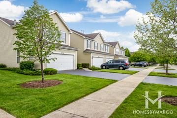 Kingspointe subdivision in Naperville, IL