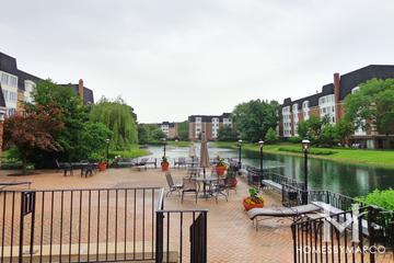Cambridge on the Lake building in Buffalo Grove, IL
