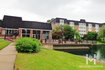 Cambridge on the Lake building in Buffalo Grove, IL