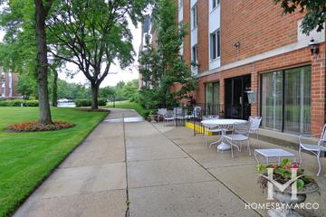 Cambridge on the Lake building in Buffalo Grove, IL