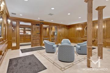 Oak Creek building in Buffalo Grove, IL