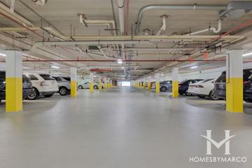 Oak Creek building in Buffalo Grove, IL