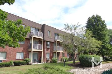 Villa Verde building in Buffalo Grove, IL