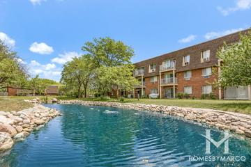 Villa Verde building in Buffalo Grove, IL