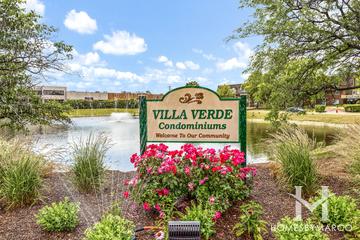 Villa Verde building in Buffalo Grove, IL