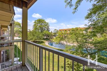 Villa Verde building in Buffalo Grove, IL