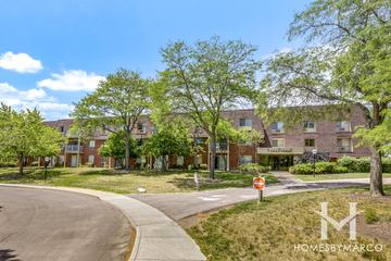 Villa Verde building in Buffalo Grove, IL