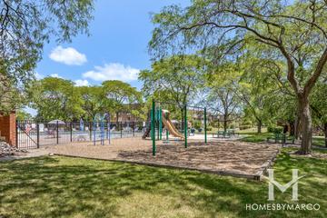 Villa Verde building in Buffalo Grove, IL