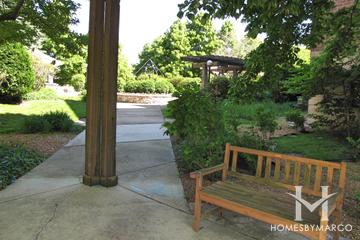 Highland Park Place building in Highland Park, IL