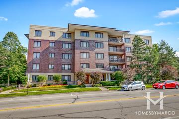 Highland Park Place building in Highland Park, IL