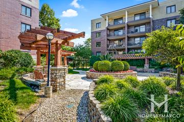 Highland Park Place building in Highland Park, IL