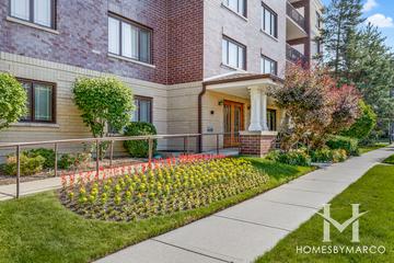 Highland Park Place building in Highland Park, IL