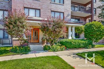 Highland Park Place building in Highland Park, IL