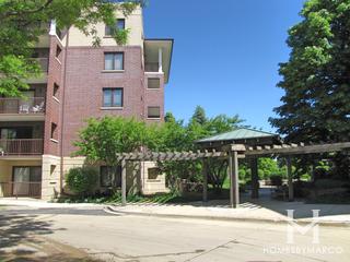 Highland Park Place building in Highland Park, IL