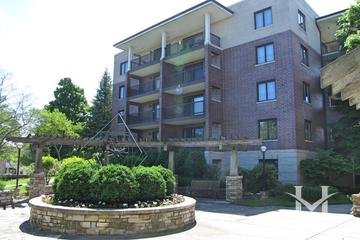 Highland Park Place building in Highland Park, IL