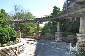 Highland Park Place building in Highland Park, IL