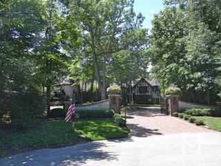 Dunsinane Woods subdivision in Bannockburn, IL