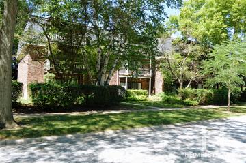 Court of Shorewood subdivision in Vernon Hills, IL