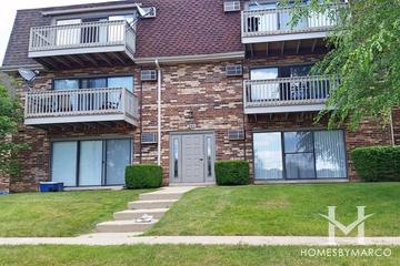 Villas by The Lake subdivision in Vernon Hills, IL