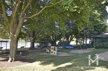 Loch Lomond subdivision in Mundelein, IL