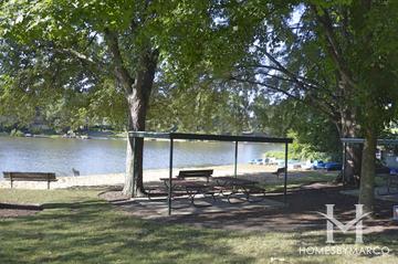 Loch Lomond subdivision in Mundelein, IL