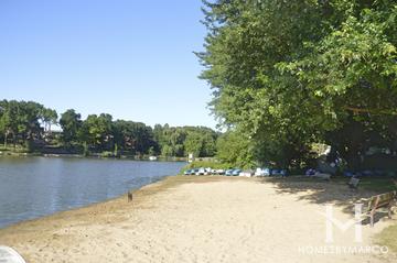 Loch Lomond subdivision in Mundelein, IL