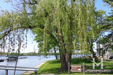Oak Terrace subdivision in Mundelein, IL
