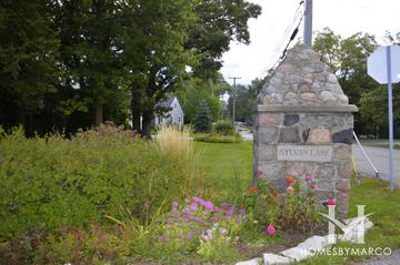 Photos of Sylvan Lake subdivision in Mundelein, IL