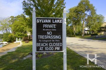 Sylvan Lake subdivision in Mundelein, IL
