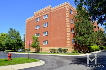 Miramonte Pointe building in Palatine, IL