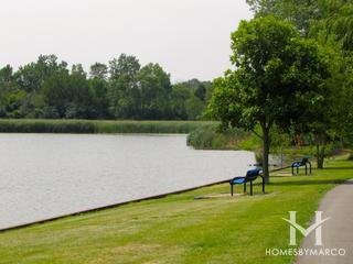 Peregrine Lake Estates subdivision in Palatine, IL