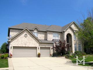 Peregrine Lake Estates subdivision in Palatine, IL