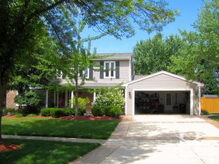 Peregrine Lake Estates subdivision in Palatine, IL