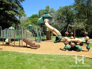 Wood Creek Courts subdivision in Lincolnshire, IL