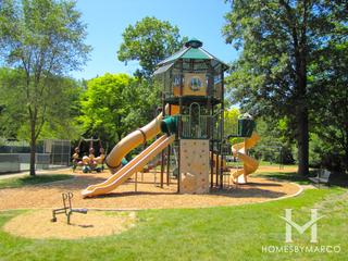 Wood Creek Courts subdivision in Lincolnshire, IL