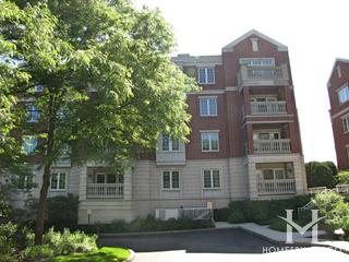 2000 Green Bay Road Condos building in Highland Park, IL