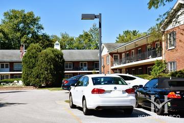 Cambridge Court building in Northbrook, IL